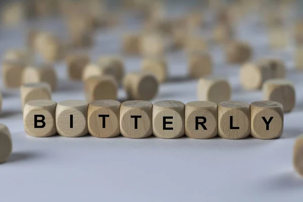 Amargamente cubo con letras, signo con cubos de madera — Foto de Stock