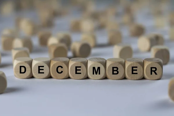 December kubus met letters, ondertekenen met houten kubussen — Stockfoto