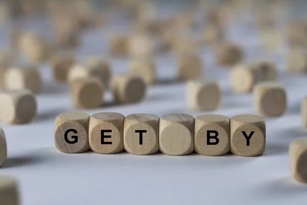 Llegar por cubo con letras, firmar con cubos de madera — Foto de Stock