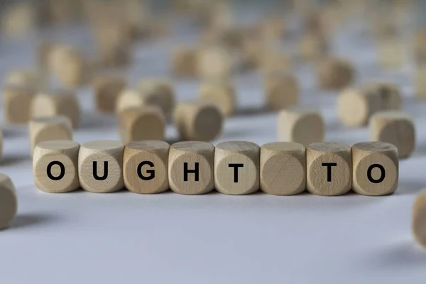 Debe cubo con letras, signo con cubos de madera — Foto de Stock