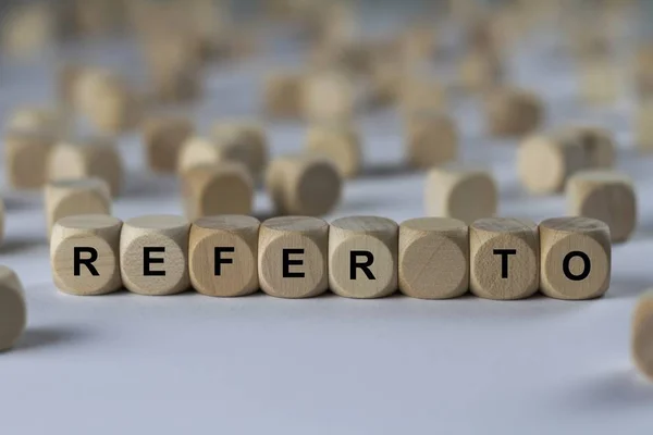 Fare riferimento al cubo con lettere, segno con cubi di legno — Foto Stock