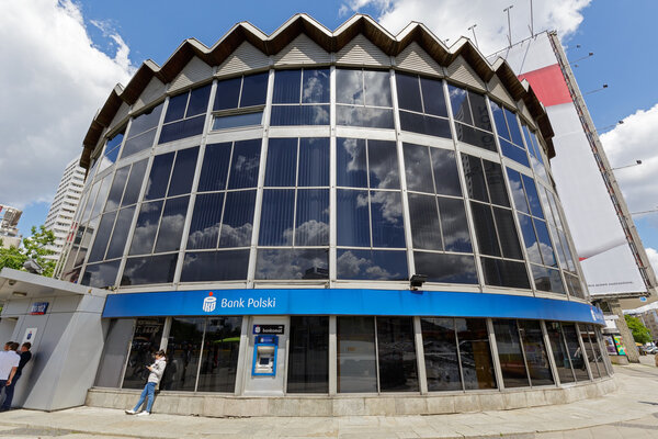 Круглое здание в Варшаве
