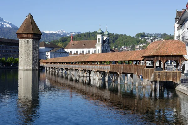 Wasserturm Lucerne ile Şapel Köprüsü — Stok fotoğraf