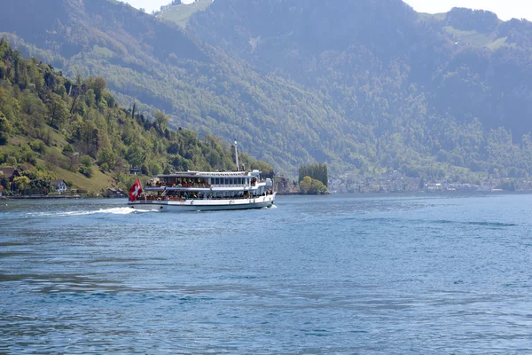 Navire de croisière suisse Waldstatter, Lac des Quatre-Cantons — Photo