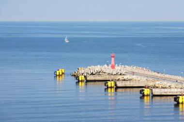 Kolobrzeg liman doğu dalgalı su