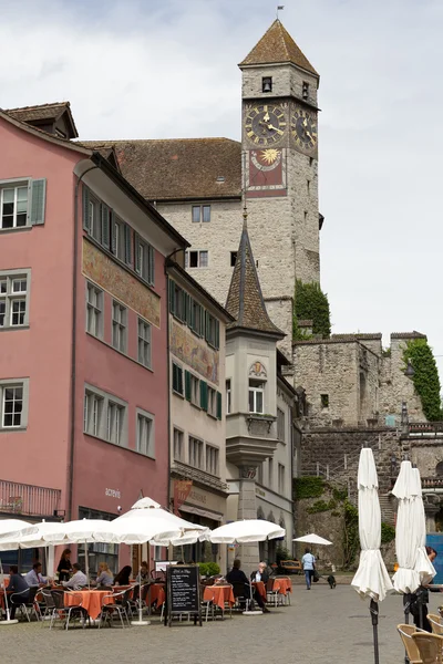 Castillo de Rapperswil visto desde la plaza de la ciudad — Foto de Stock