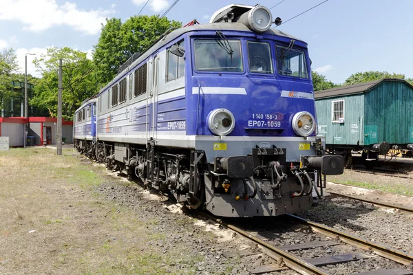 EP07 electric locomotive at the side track — Stock Photo, Image