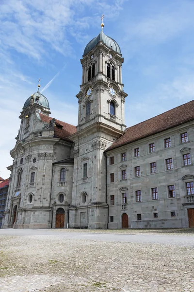 Facciata anteriore dell'abbazia benedettina di Einsiedeln — Foto Stock