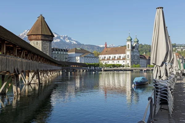 Lucerna punti di riferimento lungo il fiume Reuss — Foto Stock