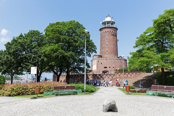 Огромное здание маяка
 