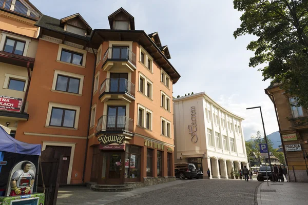 Gerenoveerde gevels van gebouwen in Zakopane — Stockfoto