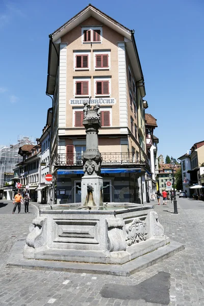Stenen fontein in Luzern — Stockfoto
