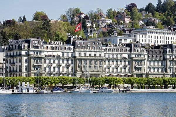 El Grand Hotel Nacional junto al Lago de Lucerna — Foto de Stock