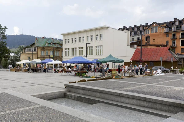 Mercado de antigüedades en Zakopane en la Plaza de la Independencia — Foto de Stock