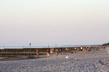 Tatilcilerin tarafından Baltık Denizi