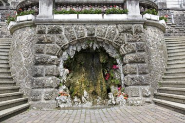 Çeşme Rapperswil mağarada şeklinde