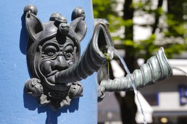 Hangi vücuttan dışarı su akan musluk türü