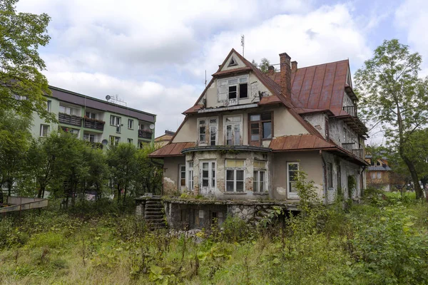 Edificio terribilmente devastato a Zakopane — Foto Stock