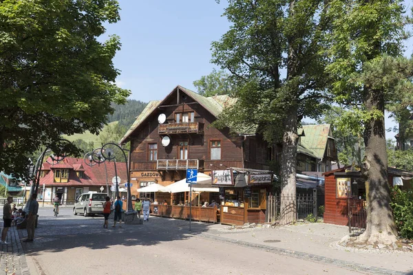 Wooden building at the street in Zakopane — Stock Photo, Image