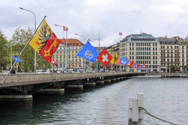 Nehir Rodan Cenevre'deki üzerinde köprü