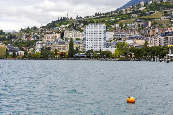 Buildings along the coast in Montreux — Stock Photo, Image