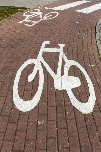 Símbolo de bicicleta indica o caminho da bicicleta — Fotografia de Stock