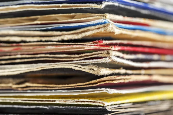 Stack di vecchi dischi in vinile — Foto Stock