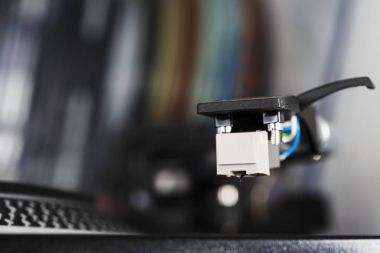 Pikap tonearm ve onun pikap kafası 