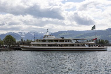 MS Helvetia feribot terminaline demirleyen