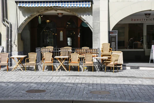 Sidewalk cafe under arcades — Stock Photo, Image