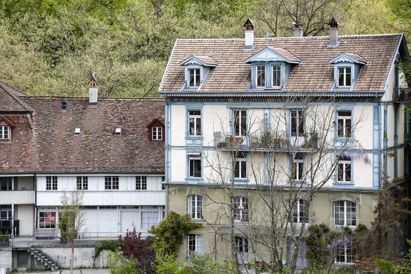 Townhouse with sloping roof in Bern — Stock Photo, Image