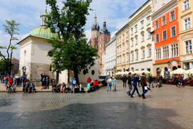Krakow şehrinde Pazar Meydanı'nın genel görünümü