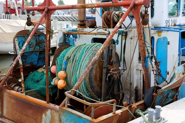 Redes de pesca enroladas num tambor — Fotografia de Stock