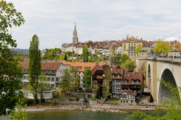 Bern'in tarihi mimarisi çeşitli — Stok fotoğraf