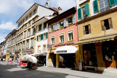 Bir mağaza cephede sokak tarafından zemin katta