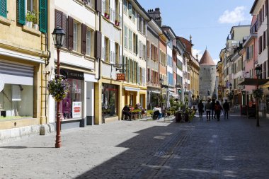 Güneş ışığı ile aydınlatılan townhouses