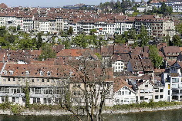 Bern eski kent birçok evler — Stok fotoğraf