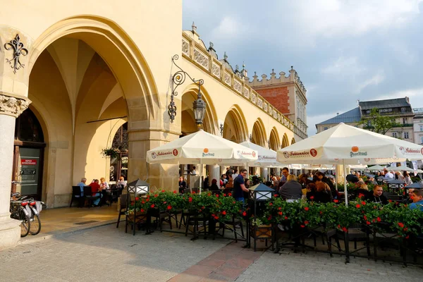 Restaurant bei der Tuchhalle in Krakau — Stockfoto