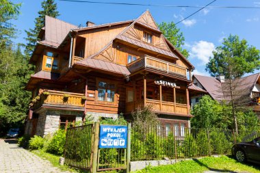 Ahşap konuk evi sahne adlı inşa