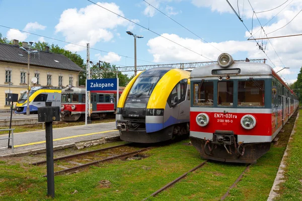 Four electric traction units stopped in Zakopane — Stock Photo, Image