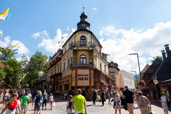 House on a crossroads in Zakopane — Stock Photo, Image