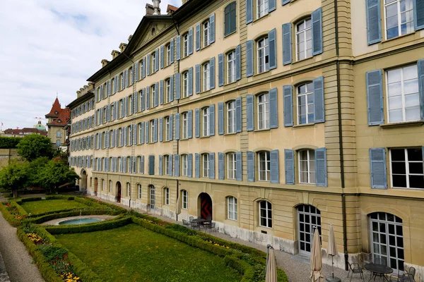 Büyük bina eski şehir Bern — Stok fotoğraf