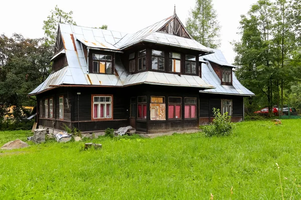 Budynek mieszkalny z drewna w Zakopanem — Zdjęcie stockowe