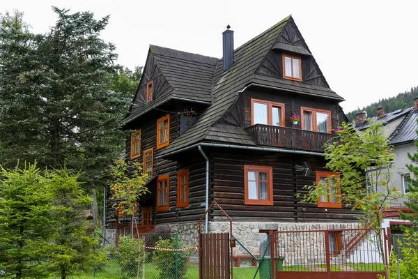 Wohnhaus aus Holz — Stockfoto