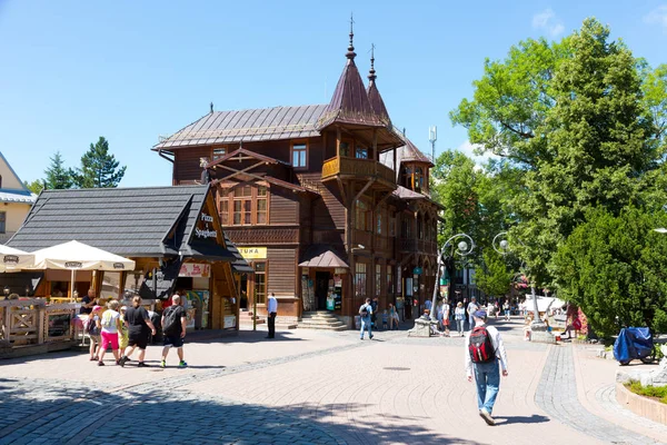 Swiss-style Villa Poraj built of timber — Stock Photo, Image