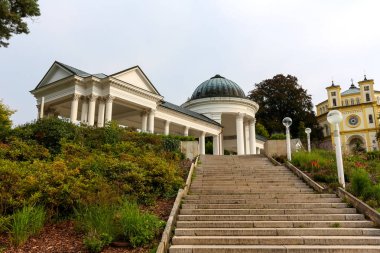 Marianske Lazne Caroline baharda sütunlu