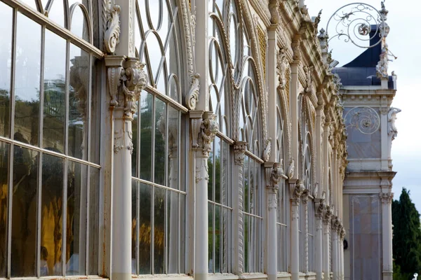 Detalle de la parte frontal de la columnata — Foto de Stock