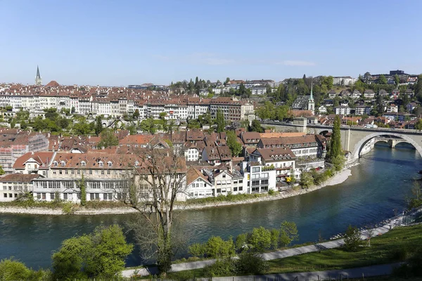 Cidade velha e o rio Aare na cidade de Berna — Fotografia de Stock