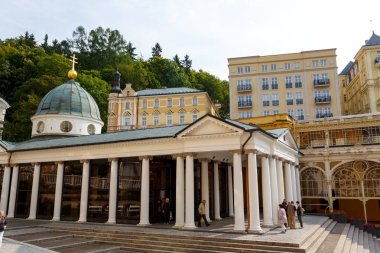 Pavilion sütunlarından ile kubbe kapak