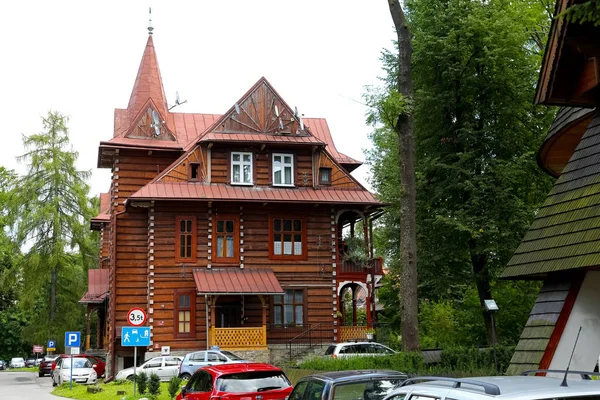 Zakopane ahşap günlükleri büyük bina — Stok fotoğraf